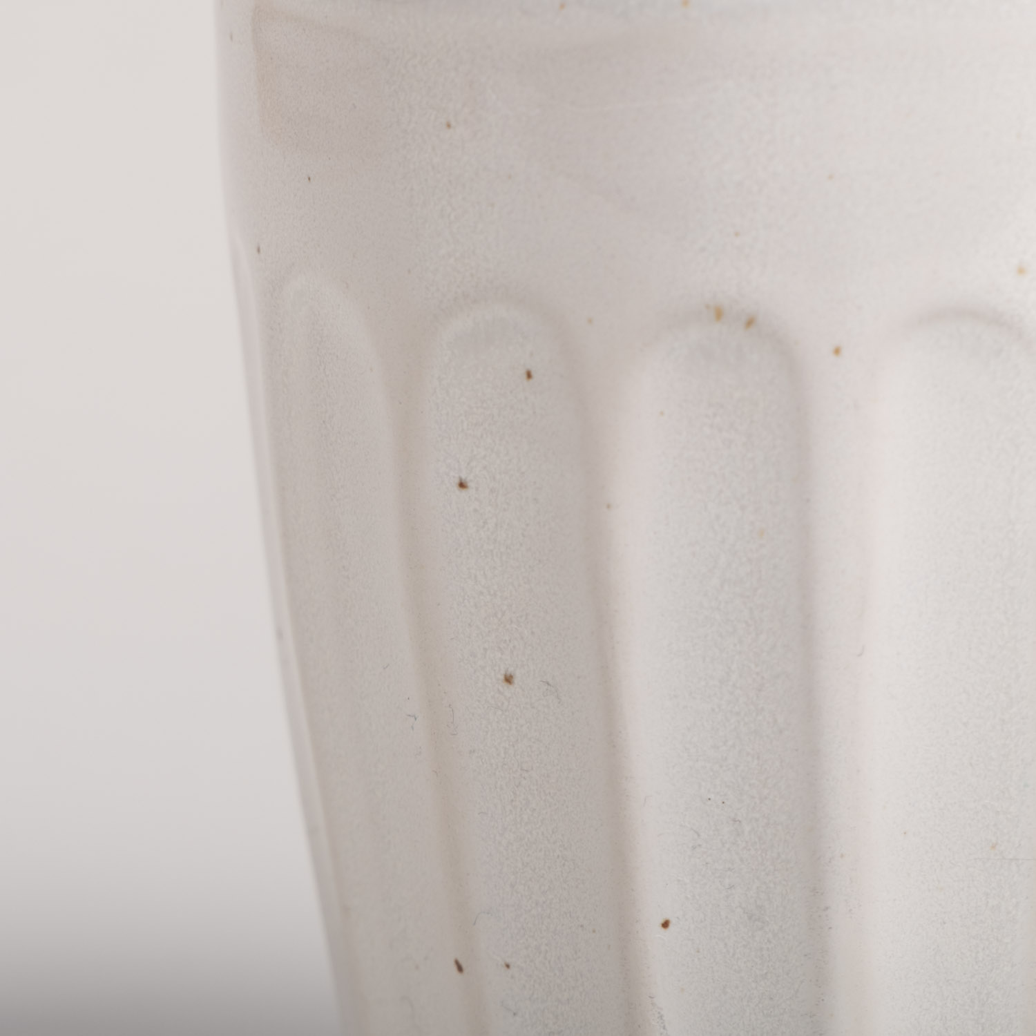 Eulenschnitt Becher Colina, Wellenform, Steingut aus Portugal