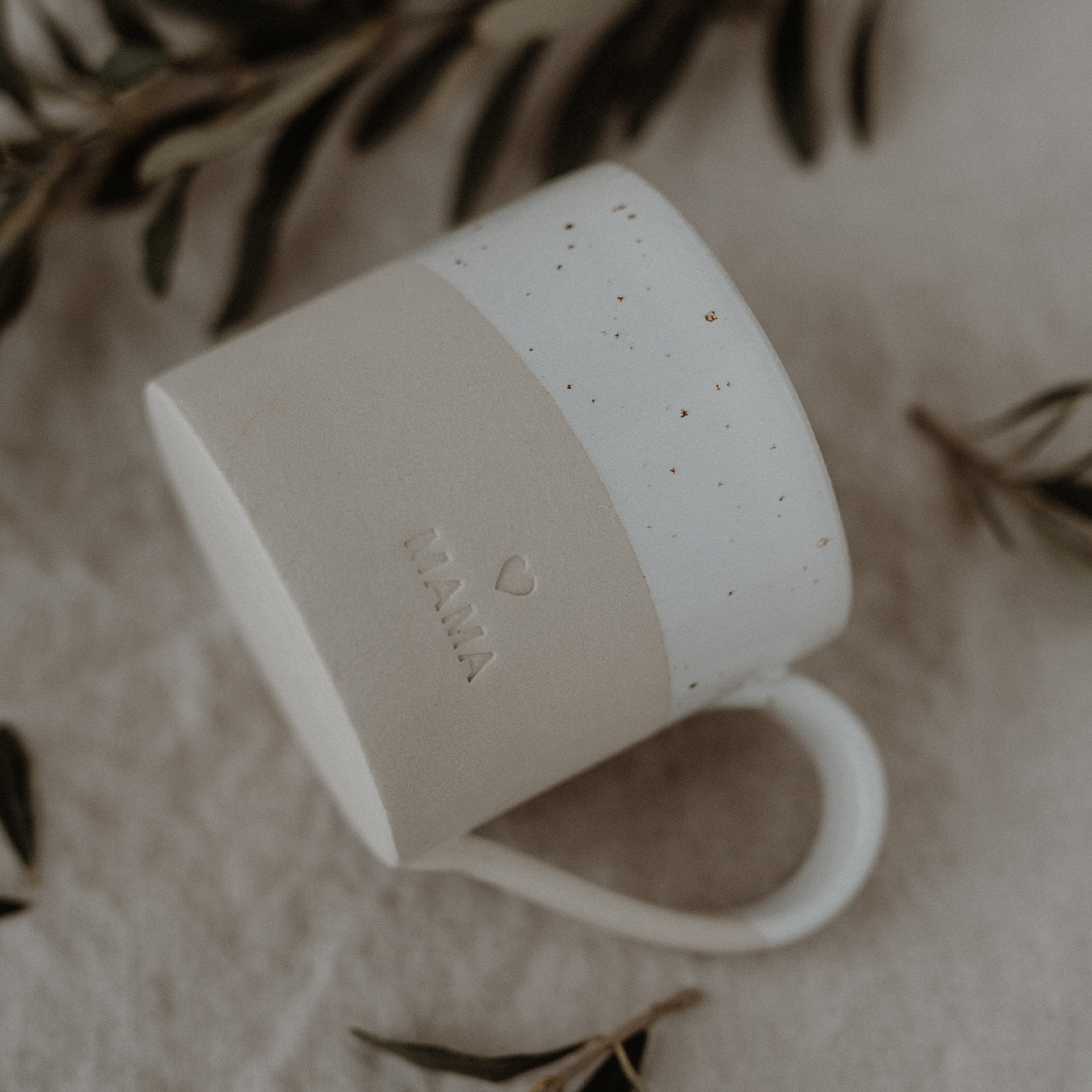 Eulenschnitt große Steingut-Tasse MAMA aus Portugal, Muttertagsgeschenk