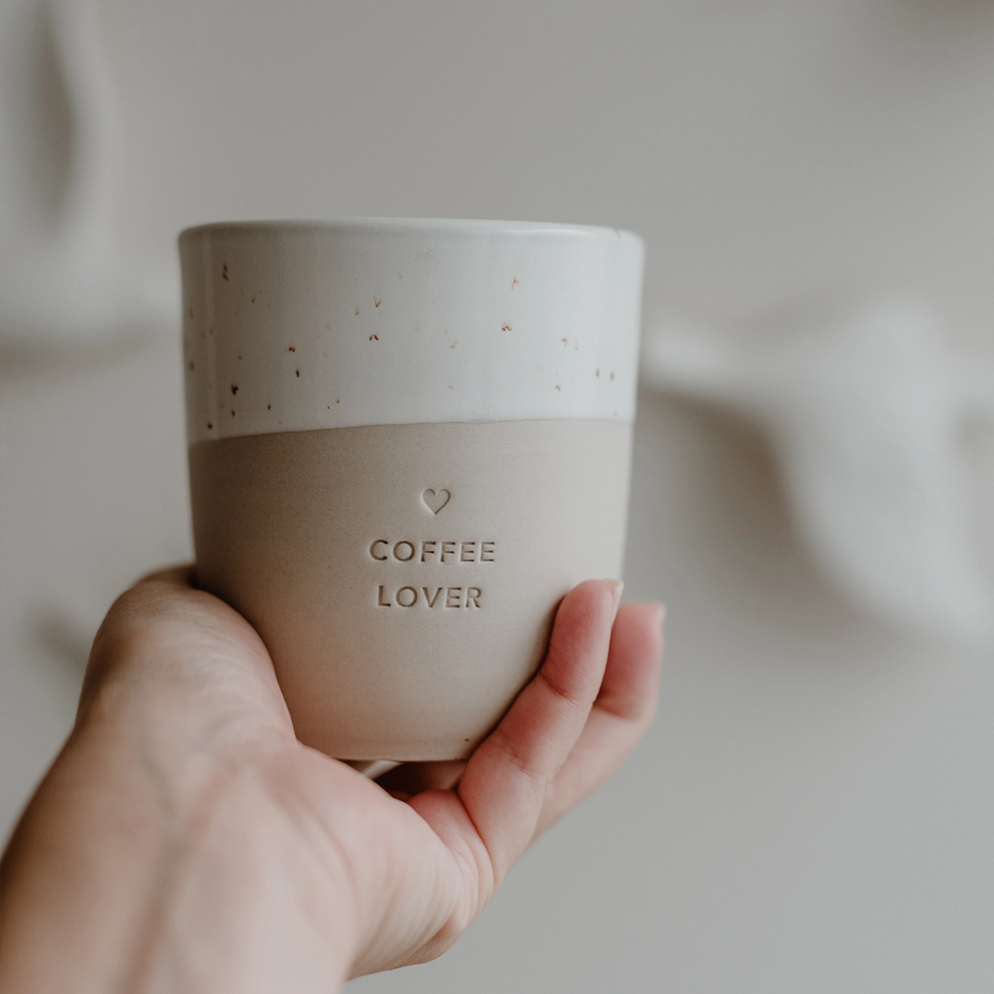 Eulenschnitt Kaffeebecher aus Steingut mit Aufschrift COFFEE LOVER für 320 ml