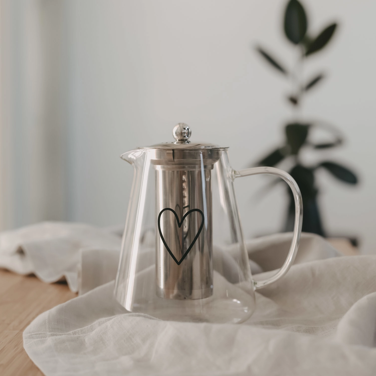 Eulenschnitt Teekanne aus Glas mit Sieb und Deckel, Aufdruck Herz für 1200 ml