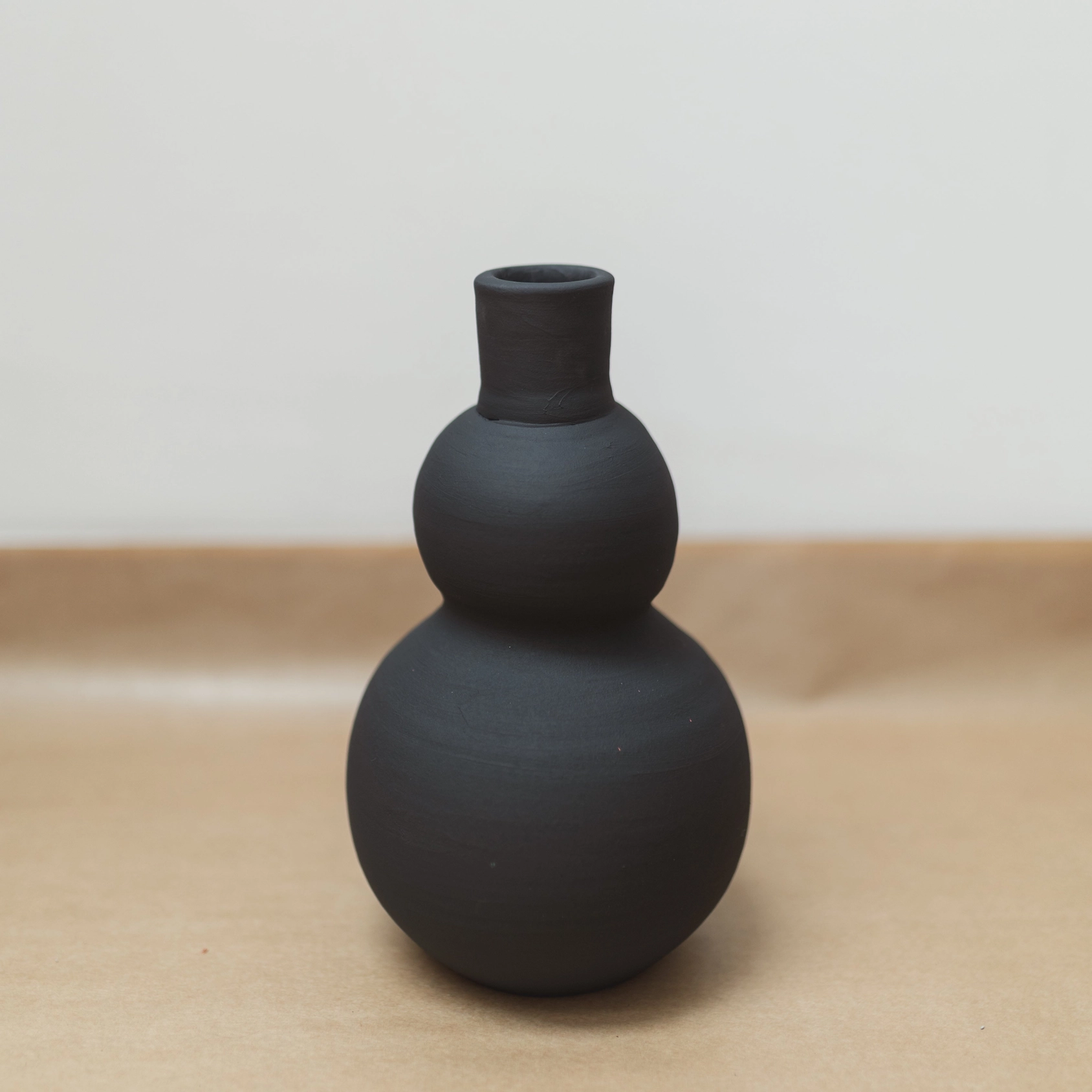 Oito.Atelier Vase BERGAMO aus Keramik, handgefertigt in Portugal
