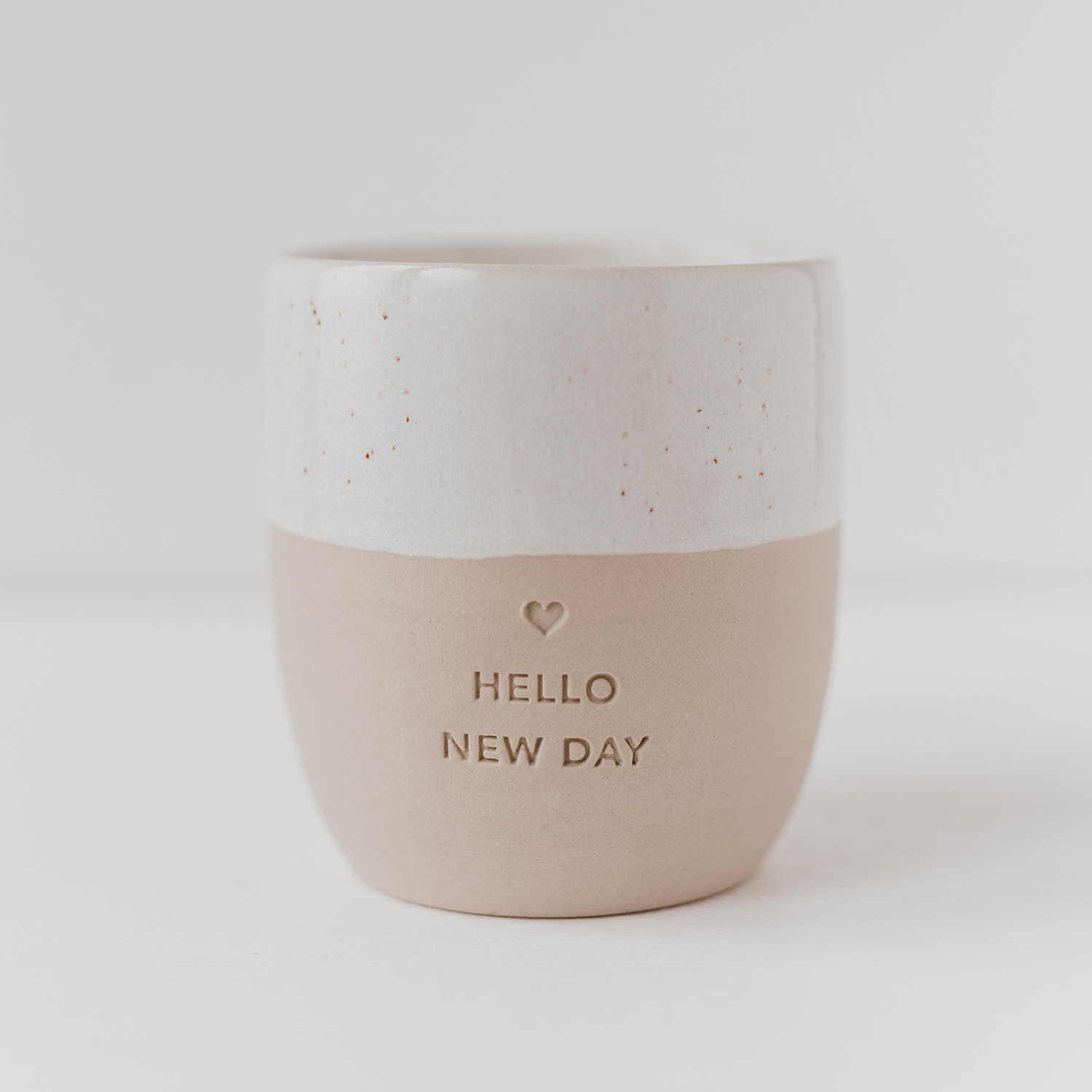 Eulenschnitt Becher aus Steingut HELLO NEW DAY | Cappuccinobecher aus Portugal | für den Kaffee am Morgen