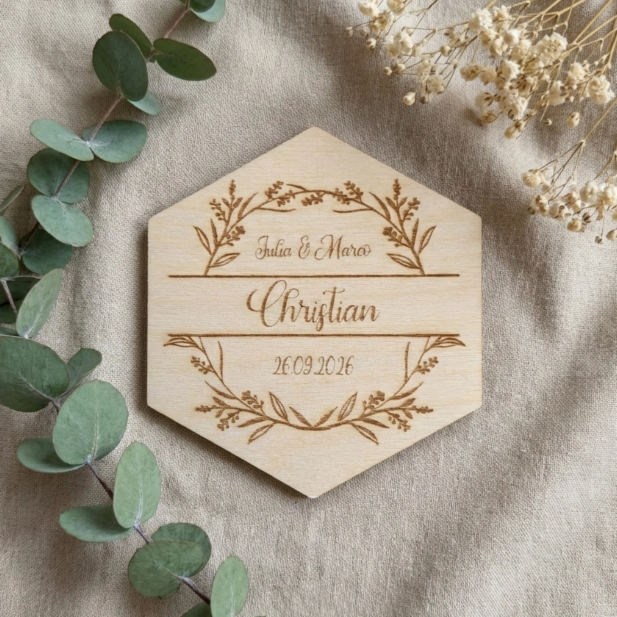 Personalisierte Untersetzer Birke im Hexagon-Format, Platzkarten aus Holz für Hochzeiten