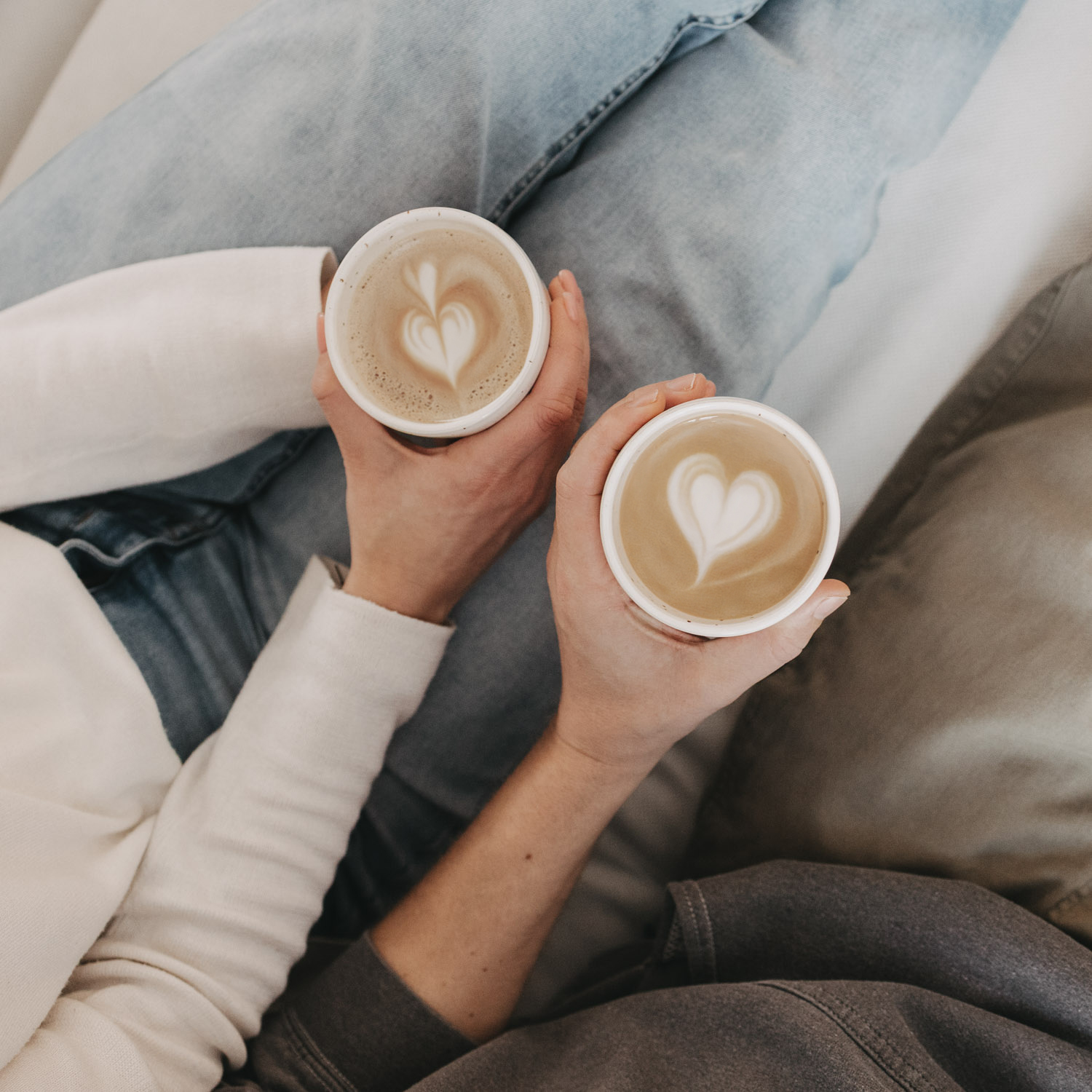 Eulenschnitt Kaffeebecher mit Aufschrift MR | Hochzeitsgeschenk aus Steingut | für 320 ml