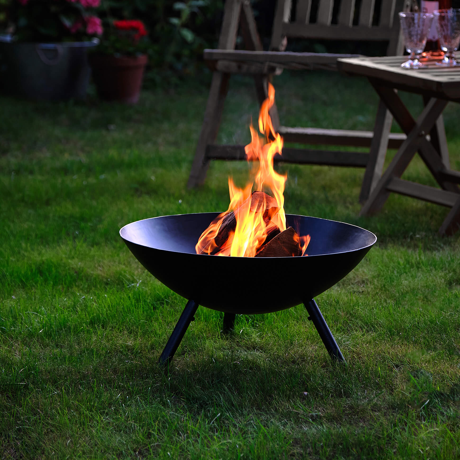 Philippi Feuerschalen-Set FLAMES für den Garten mit Grillplatte und Zange