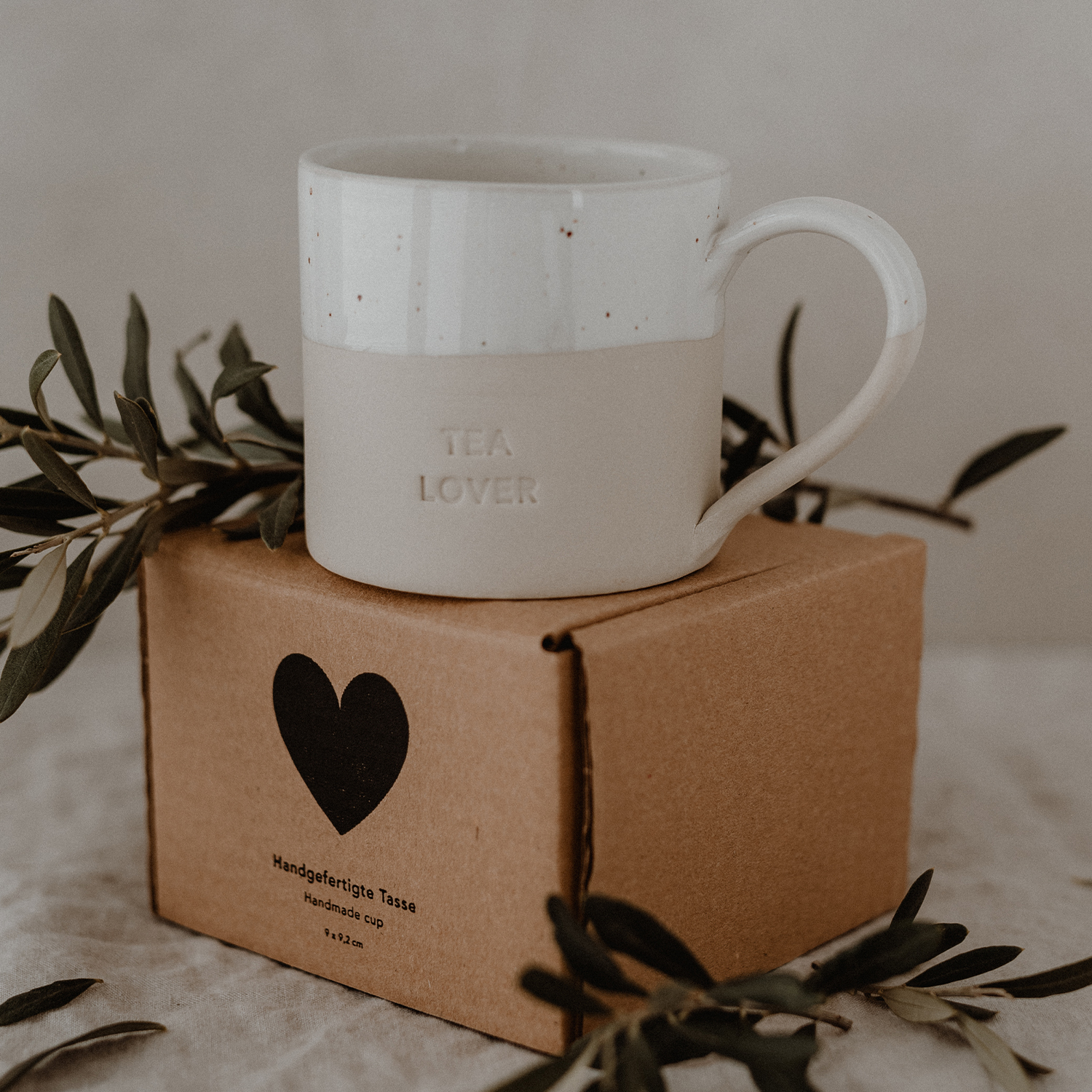 Eulenschnitt große, schöne Teetasse TEA LOVER, Steingut in beige