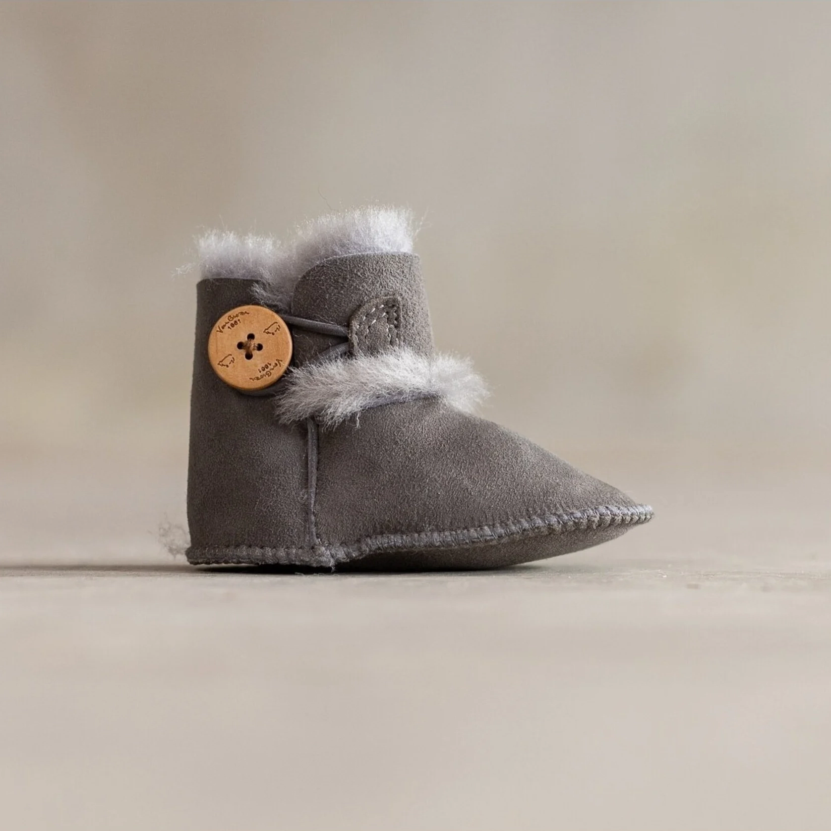 Van Buren Lammfellschuhe für Babys Davin, grau, in verschiedenen Größen