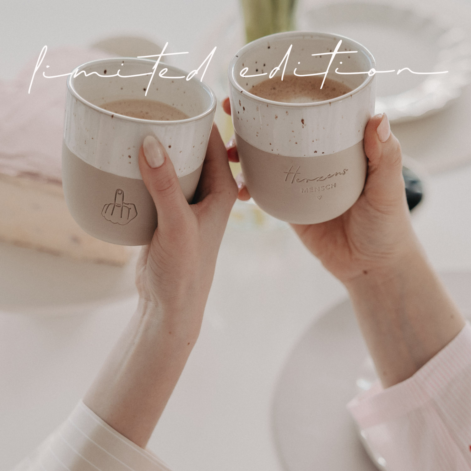 Eulenschnitt Steingut-Becher Herzensmensch | Limited Edition | Kaffeebecher 320 ml