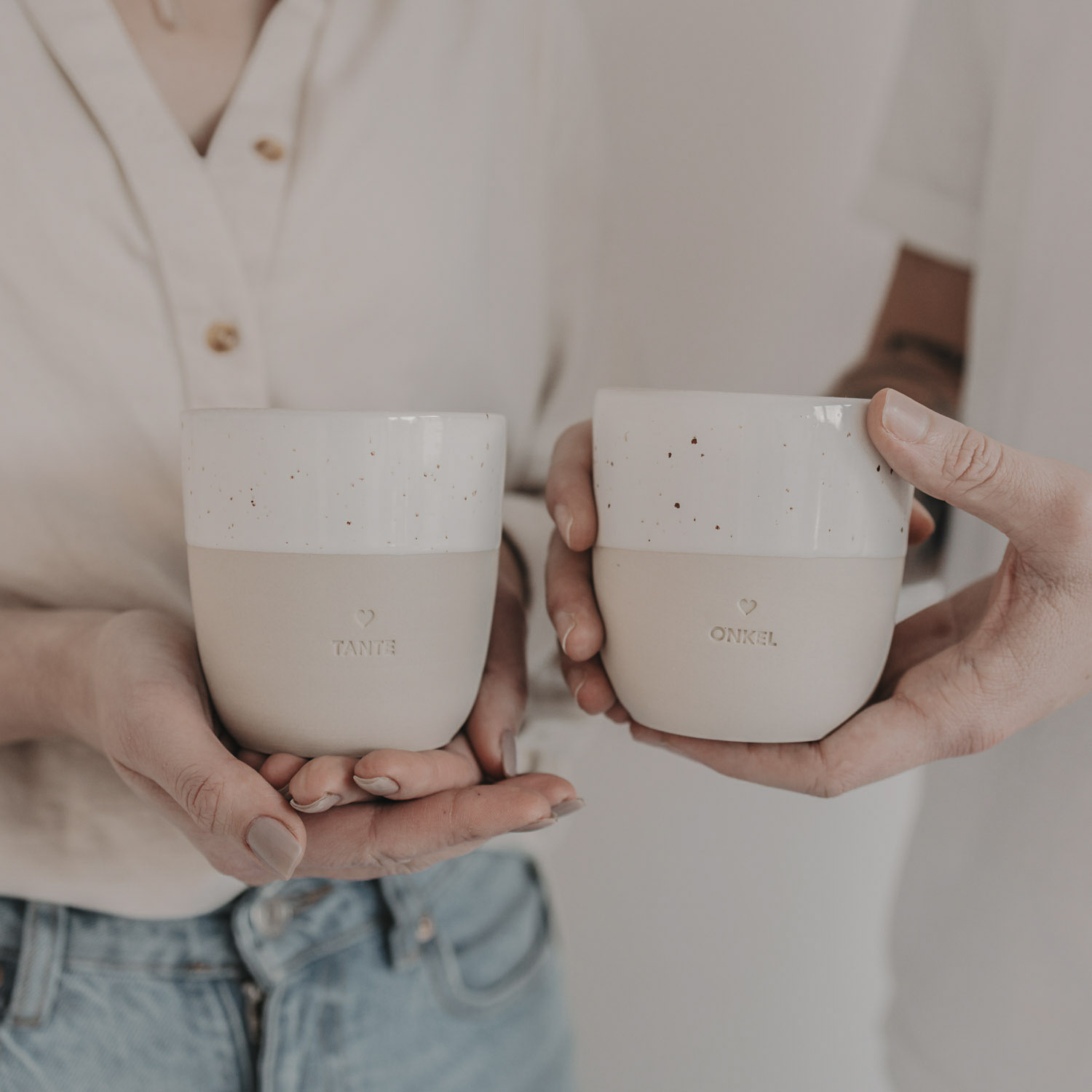 Eulenschnitt Steingut-Becher Tante | Geschenk für Tanten und Patentanten | Kaffebecher aus Steingut