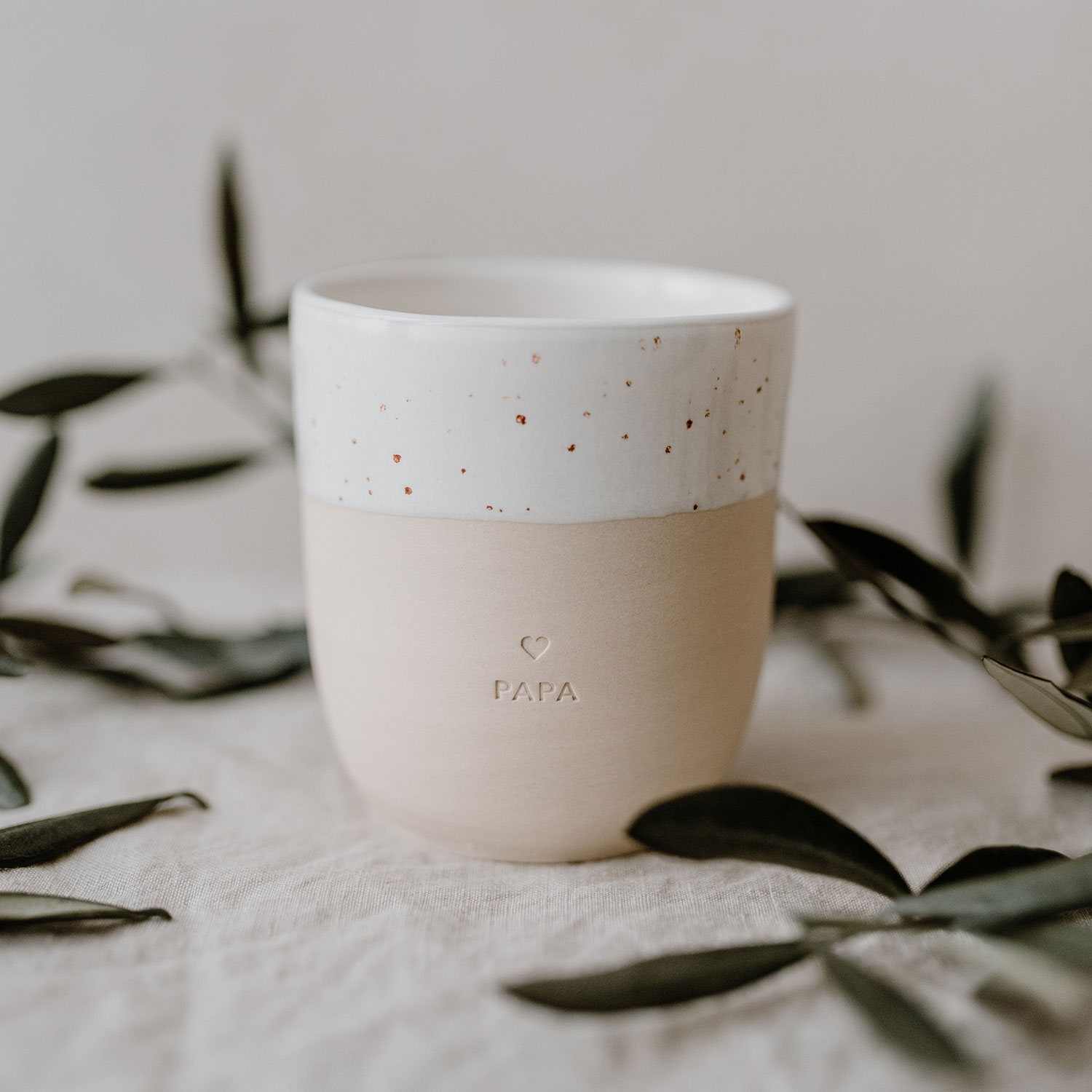 Eulenschnitt Steingut Becher Papa, für Kaffee und Tee, handmade in Portugal