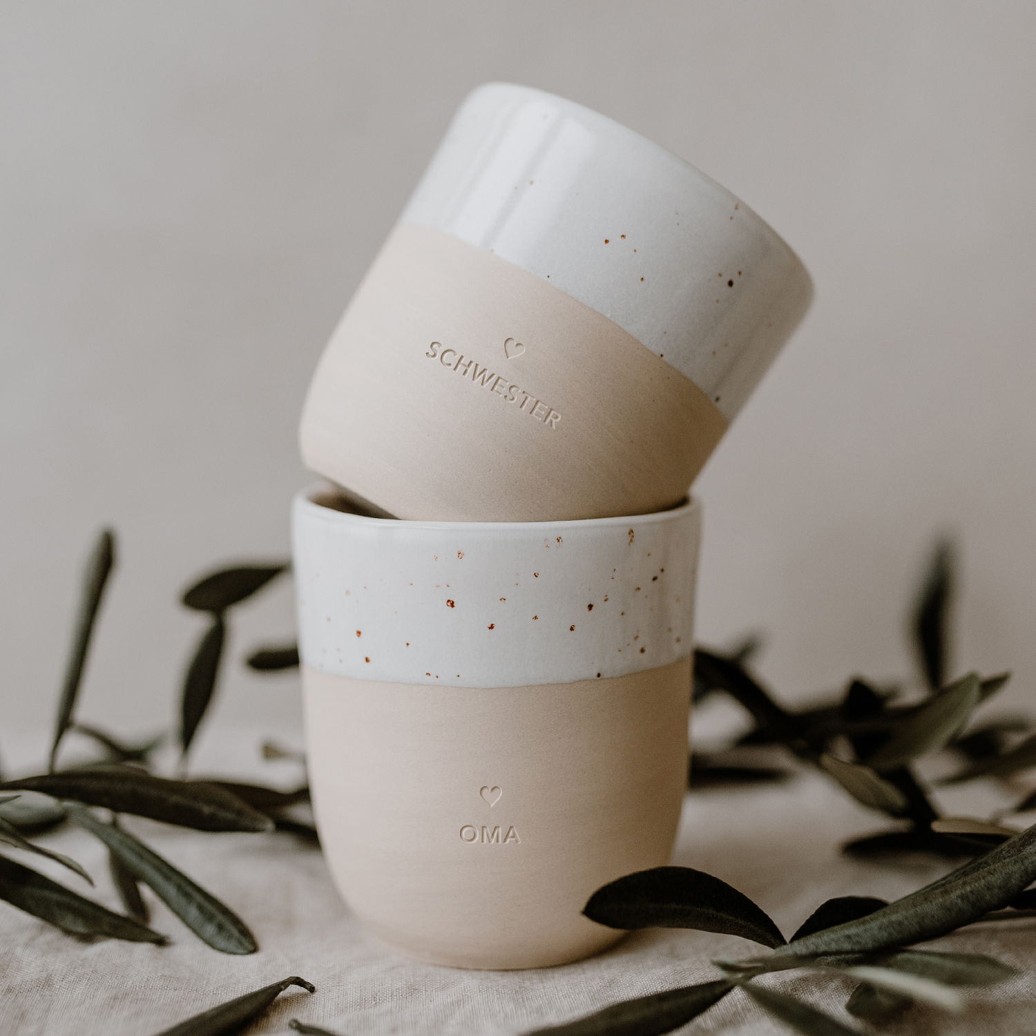 Eulenschnitt Steingut-Becher Schwester | schöne Tasse mit Motiv | Perfekt als Geschenk für Geschwister