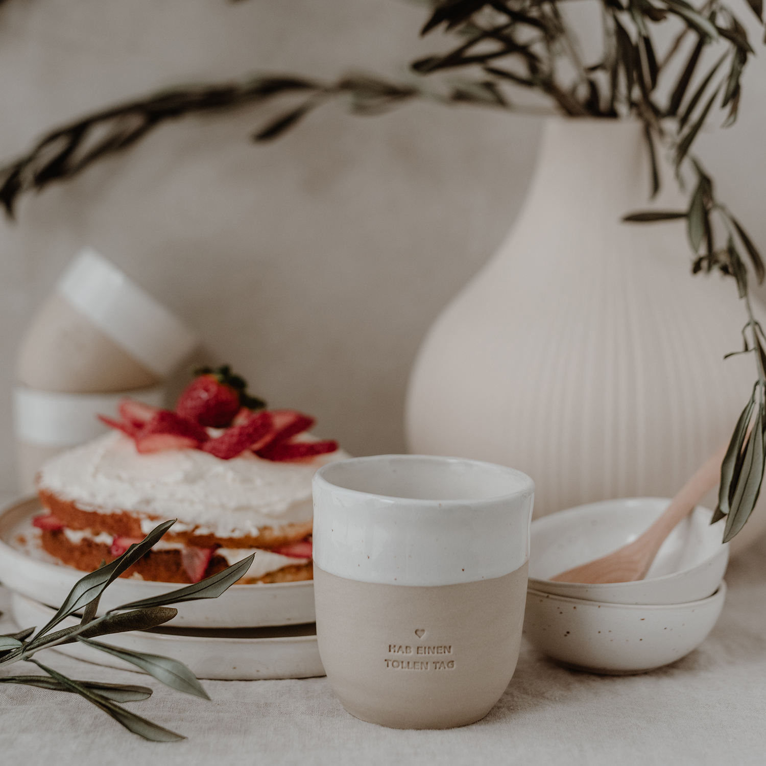 Eulenschnitt Becher aus Steingut | Motiv Hab einen tollen Tag | mit 320 ml perfekt für einen Cappuccino