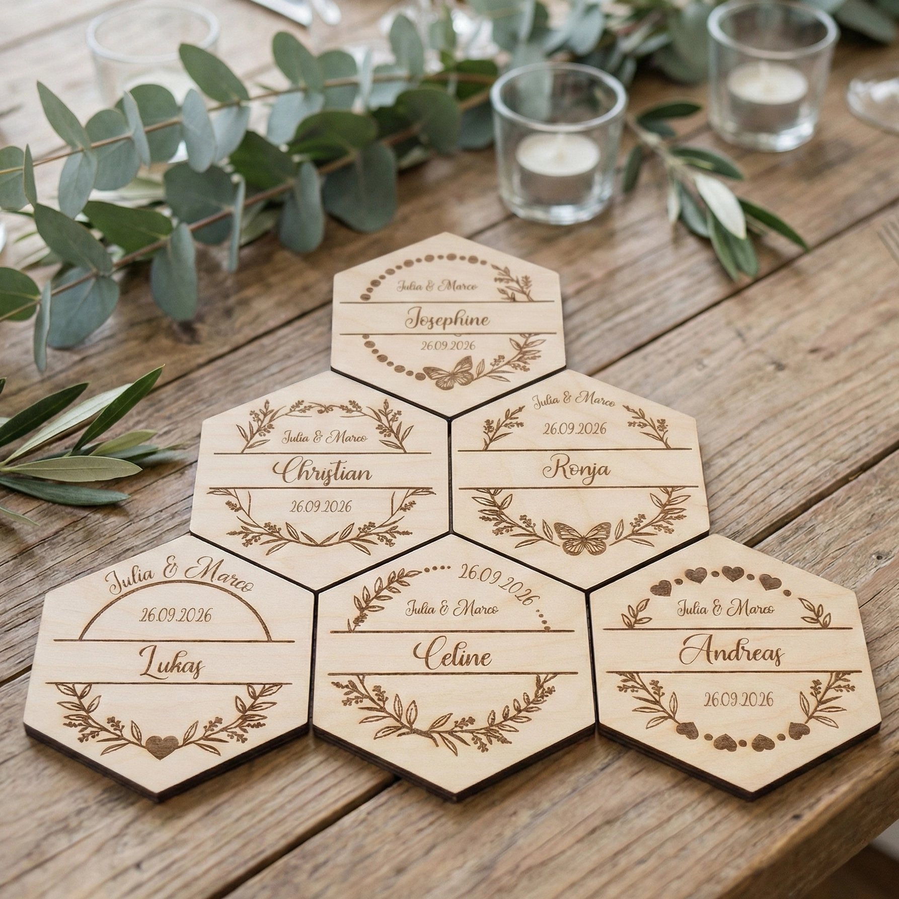 Personalisierte Untersetzer Birke im Hexagon-Format, Platzkarten aus Holz für Hochzeiten