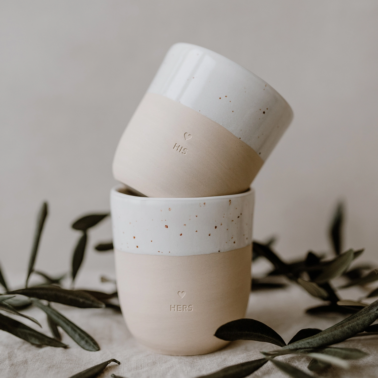 Eulenschnitt Becher aus Steingut mit Aufschrift HERS für 320 ml