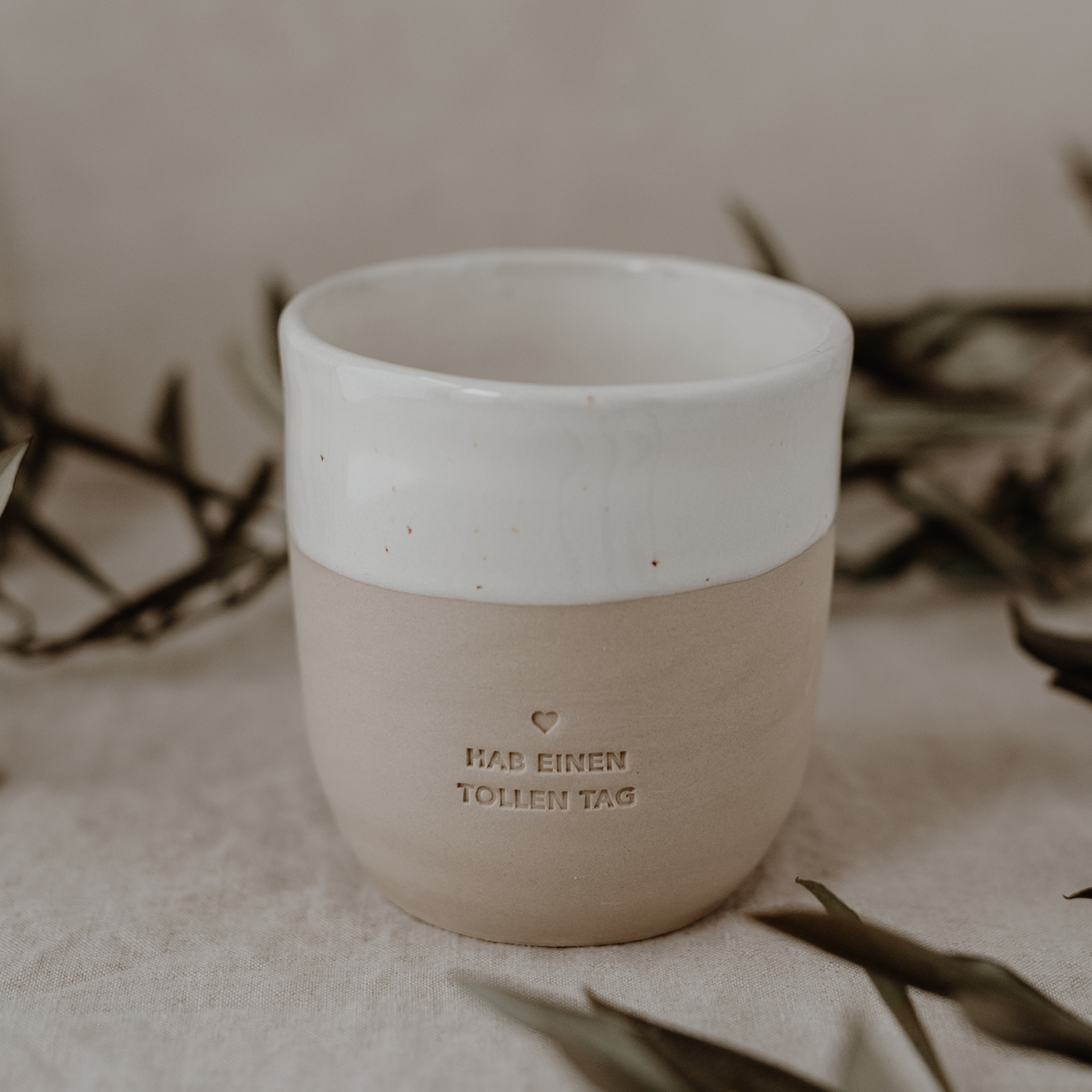Eulenschnitt Becher aus Steingut | Motiv Hab einen tollen Tag | mit 320 ml perfekt für einen Cappuccino