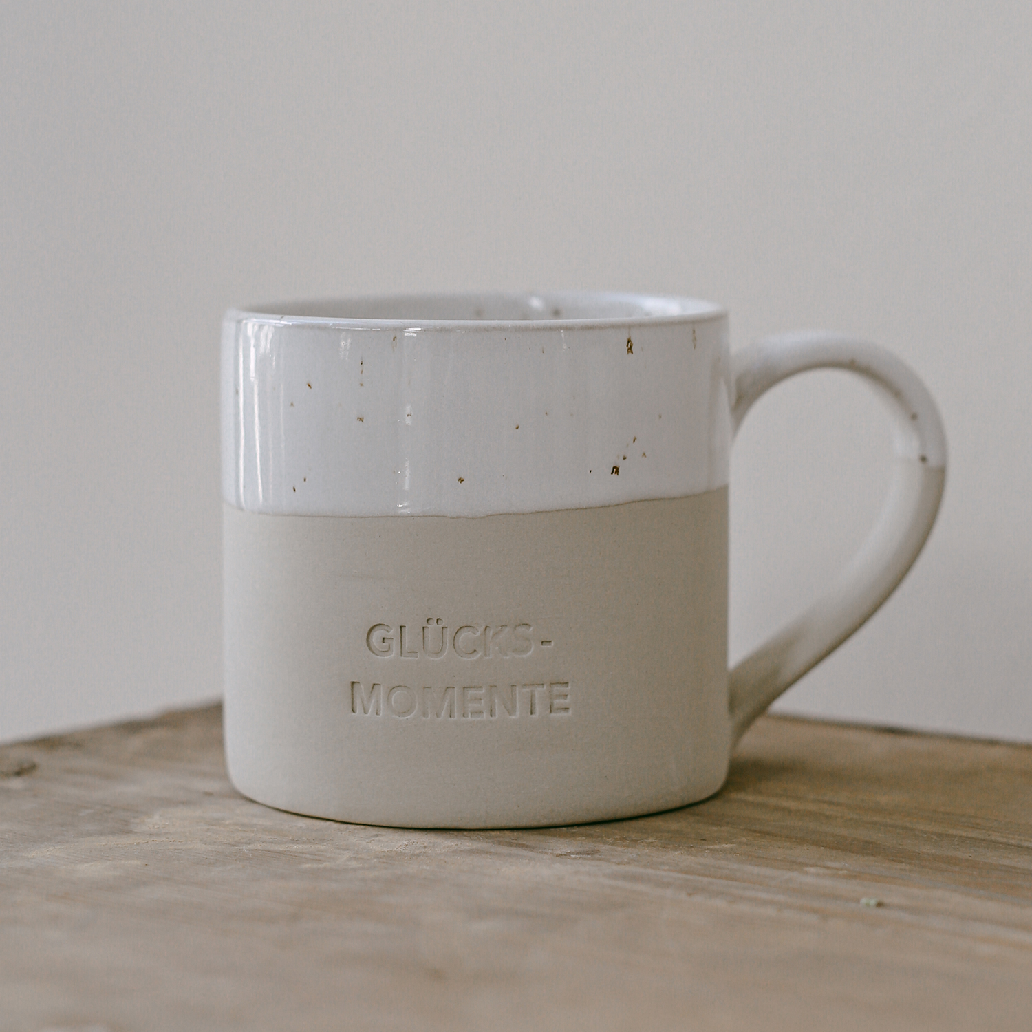 Eulenschnitt Tasse GLÜCKSMOMENTE aus Steingut mit Blindprägung