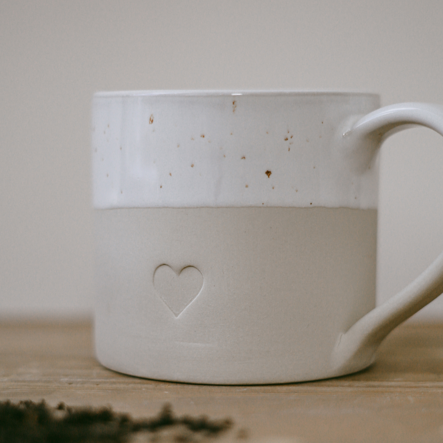 Eulenschnitt Teetasse mit HERZ, beige, Steingut aus Portugal